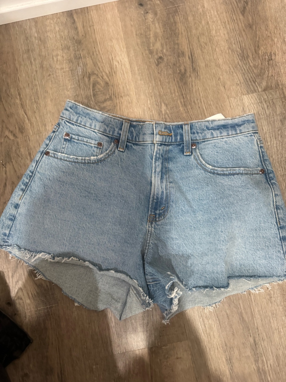 Abercrombie & Fitch curve love 90s relaxed High-Rise Cutoff Shorts